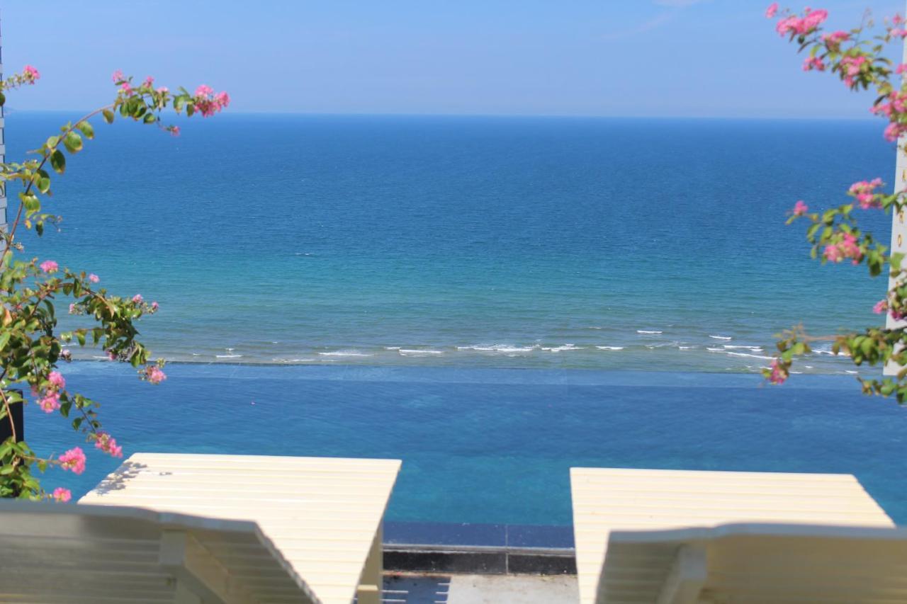 Santa Luxury Hotel Da Nang Exterior photo